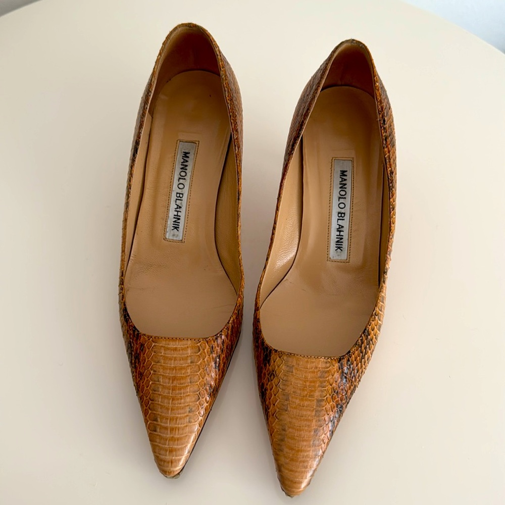 Manolo Blahnik Python Leather Size 35/5 Kitten Heels in Excellent Condition